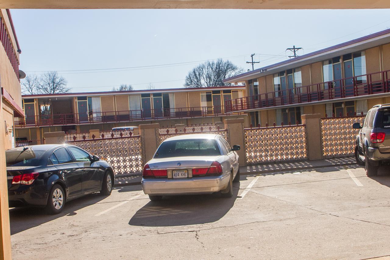 Executive Inn Ponca City Экстерьер фото